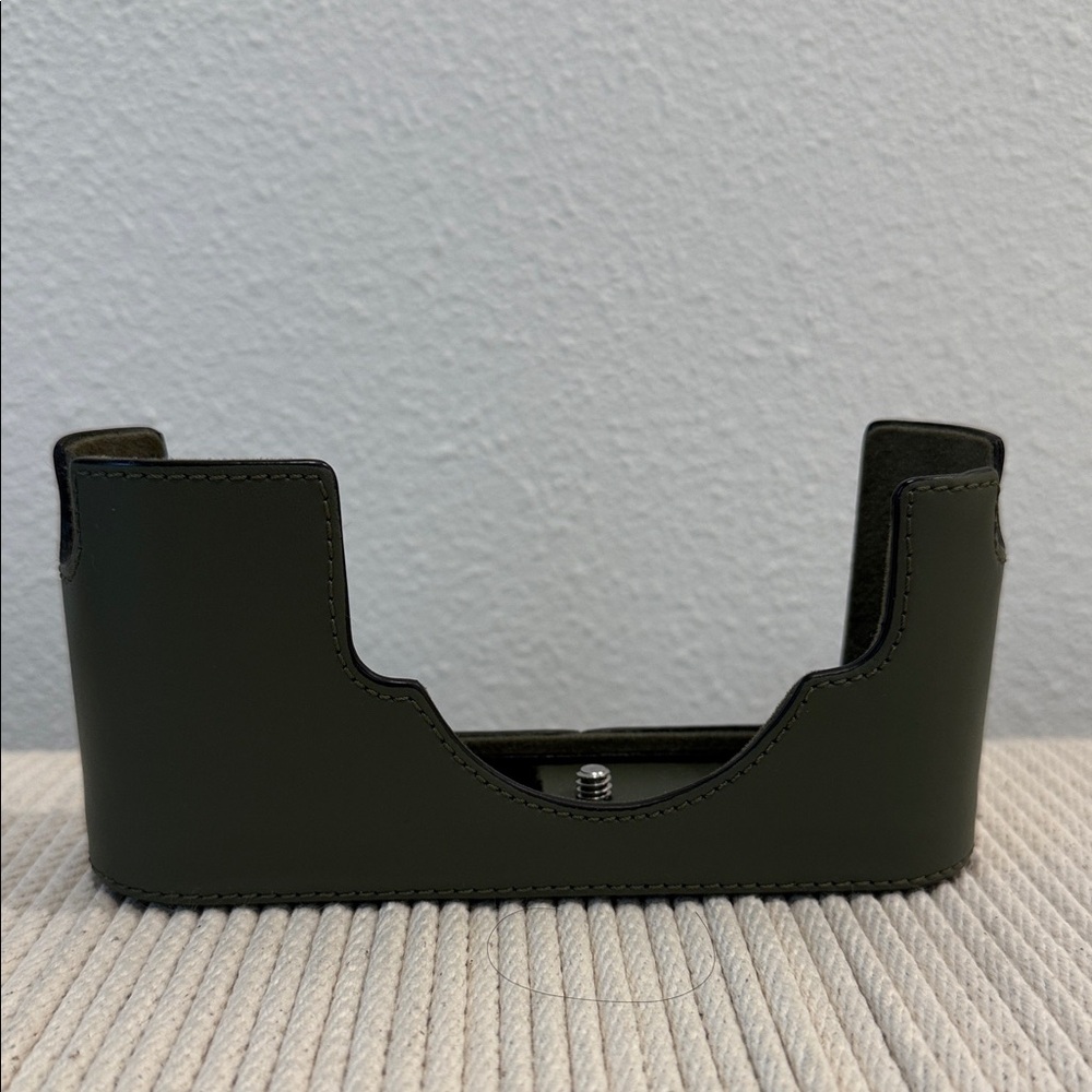Leica half case genuine olive green